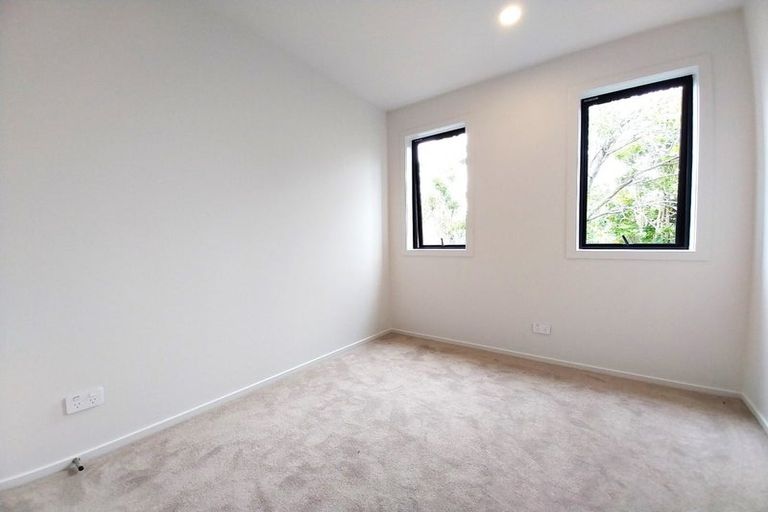 Photo of property in 29b Dawnhaven Drive, Te Atatu Peninsula, Auckland, 0610