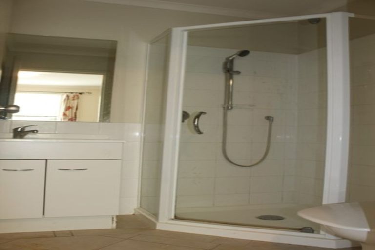 Photo of property in 19 Verdale Circle, Glen Eden, Auckland, 0602