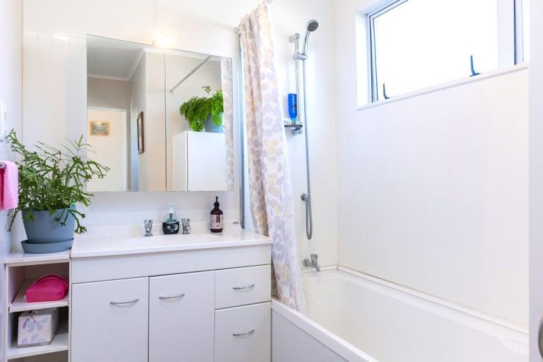 Photo of property in 48 Beach Road, Waikawa, Picton, 7220