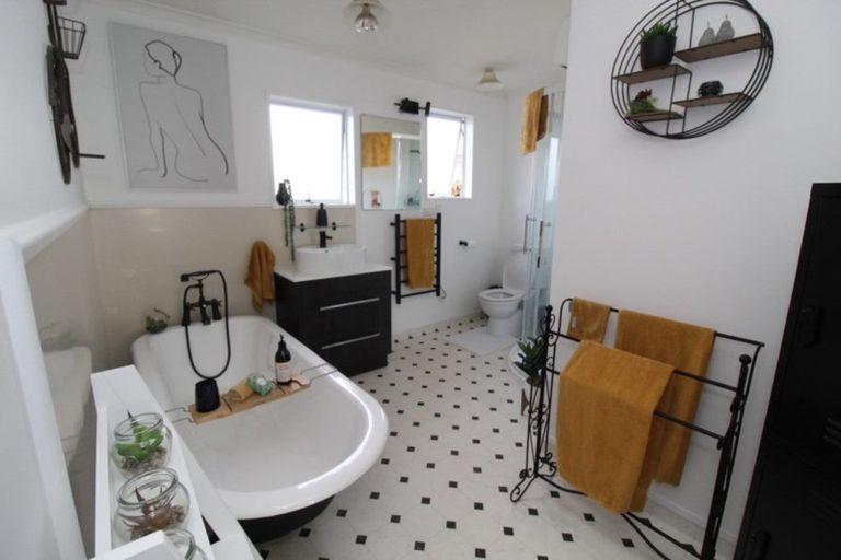 Photo of property in 10 Studholme Street, Waimate, 7924