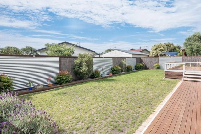 Photo of property in 92 Queens Road, Waikanae Beach, Waikanae, 5036