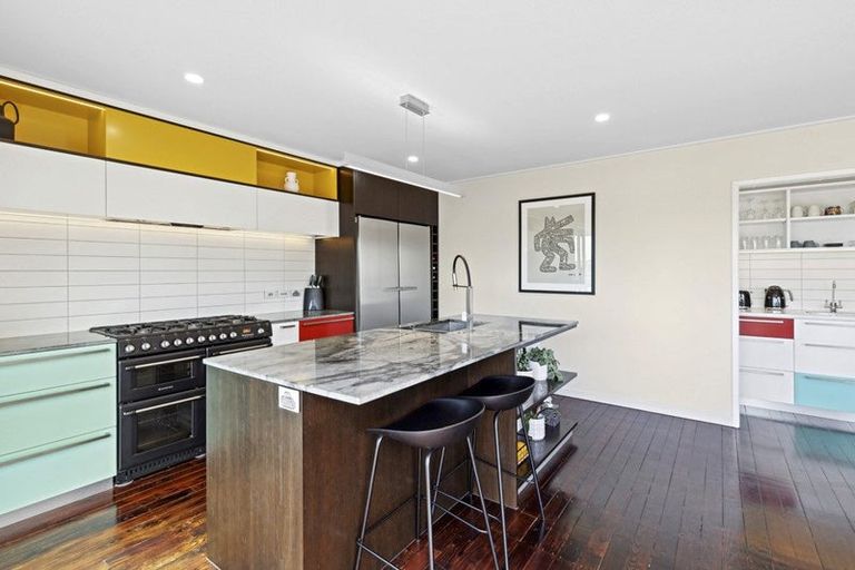 Photo of property in 61 Carlisle Road, Torbay, Auckland, 0630