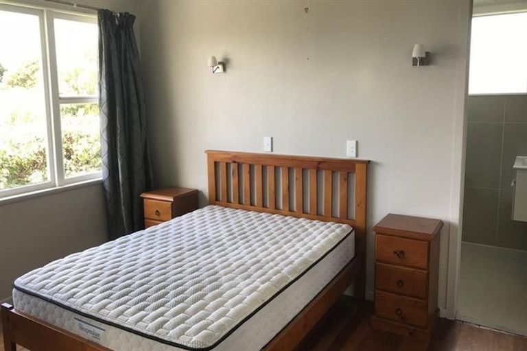 Photo of property in 152 Tiroroa Avenue, Te Atatu South, Auckland, 0610