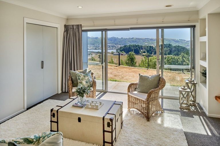 Photo of property in 2 Hauroko Glen, Aotea, Porirua, 5024