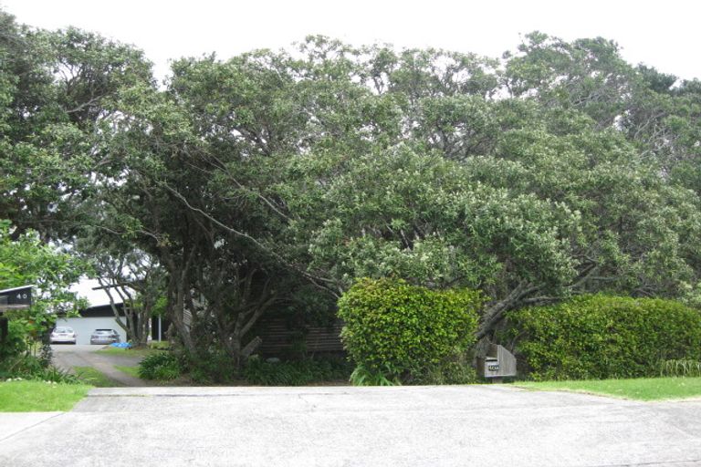 Photo of property in 40 Tindalls Bay Road, Tindalls Beach, Whangaparaoa, 0930