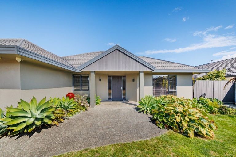Photo of property in 2 Buttonwood Court, Milson, Palmerston North, 4414