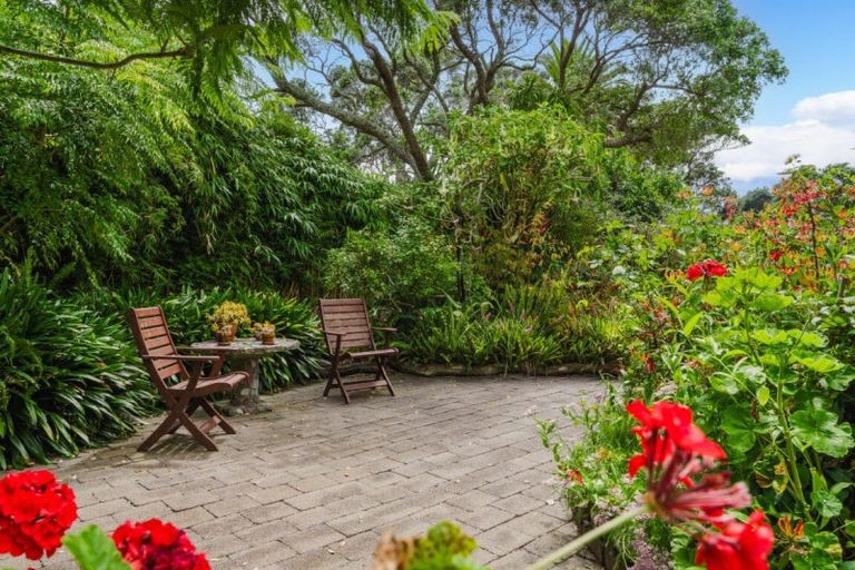 Photo of property in 11 Chelverton Terrace, Red Beach, 0932