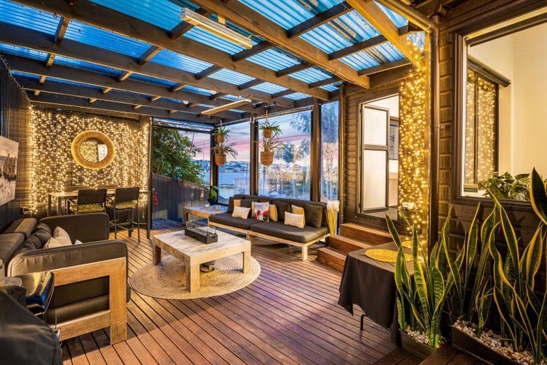 Photo of property in 1/22 Manuwai Road, Torbay, Auckland, 0630