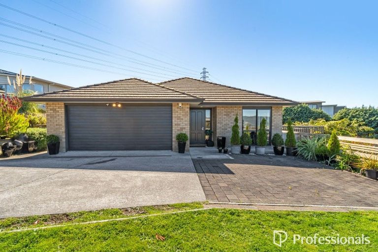 Photo of property in 35 Percy Kinsman Crescent, Riverstone Terraces, Upper Hutt, 5018