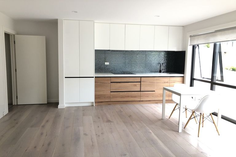 Photo of property in 9 Para Close, Fairview Heights, Auckland, 0632