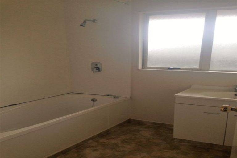 Photo of property in 13 Cretian Crescent, Henderson, Auckland, 0612