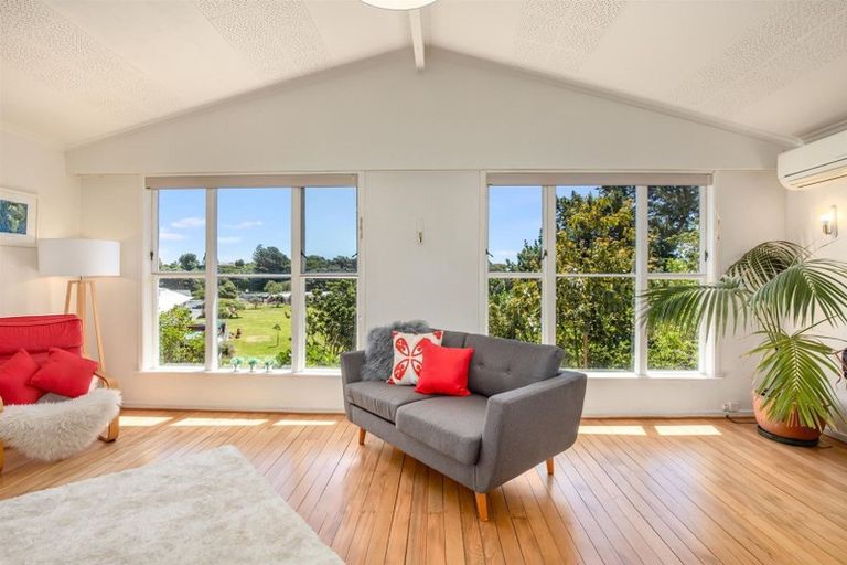 Photo of property in 3 Mira Grove, Paekakariki, 5034