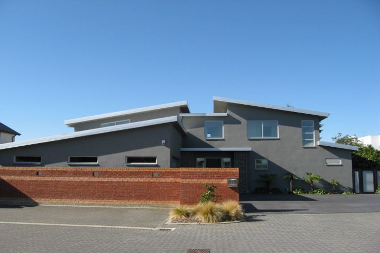 Photo of property in 35 Stableford Green, Burnside, Christchurch, 8053