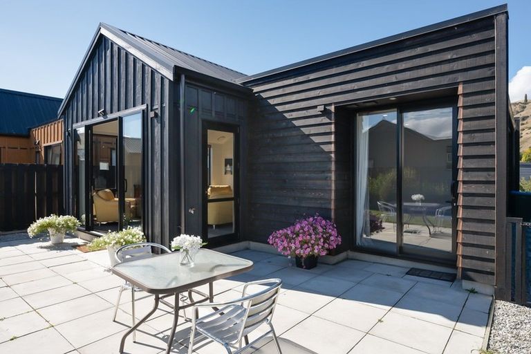 Photo of property in 8 Longlands Street, Lake Hayes, Queenstown, 9304