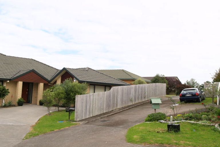Photo of property in 29 Bard Place, Golflands, Auckland, 2013