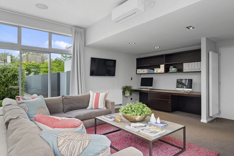 Photo of property in 35 Waiwetu Street, Fendalton, Christchurch, 8052