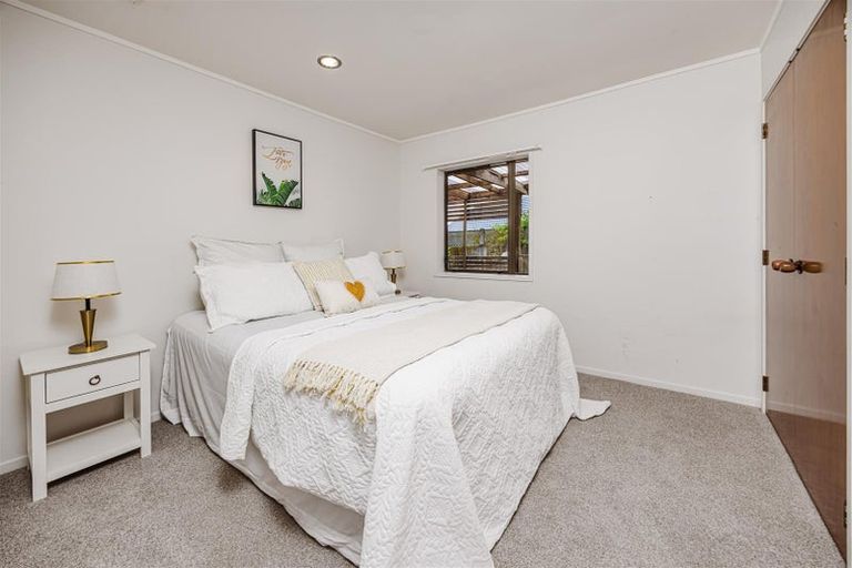 Photo of property in 6 Majesty Place, Half Moon Bay, Auckland, 2012