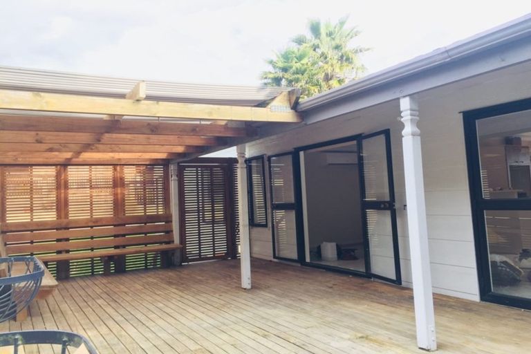 Photo of property in 11 Idesia Place, Totara Heights, Auckland, 2105