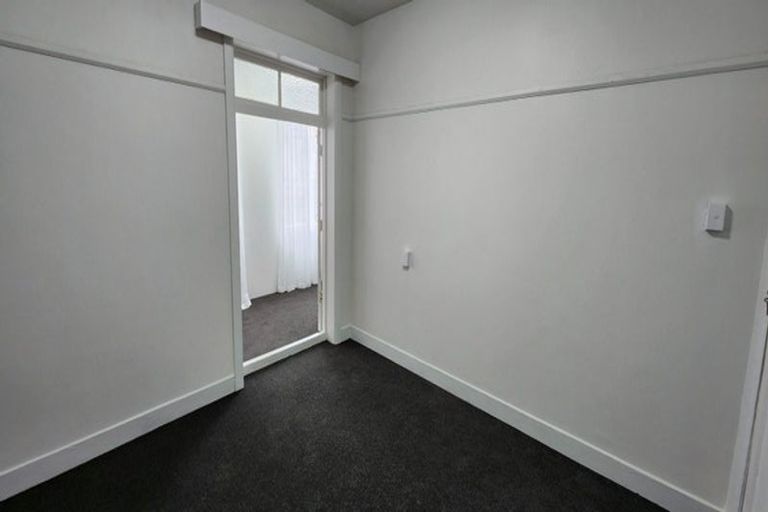 Photo of property in Devonport Apartments, 25/127 Saint Aubyn Street, New Plymouth, 4310