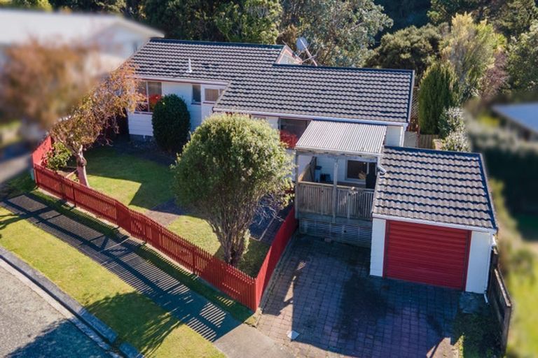 Photo of property in 15 Woolwich Close, Whitby, Porirua, 5024