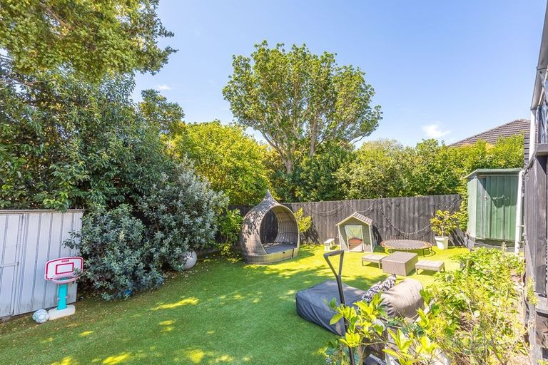 Photo of property in 1/27 Onewa Road, Northcote, Auckland, 0627