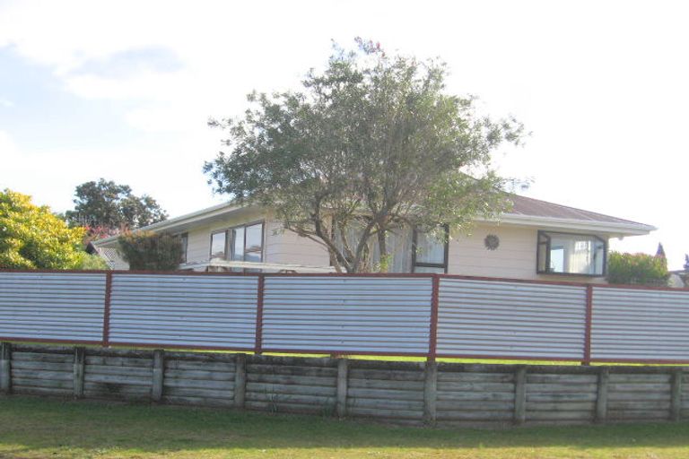 Photo of property in 237 Linton Crescent, Whangamata, 3620