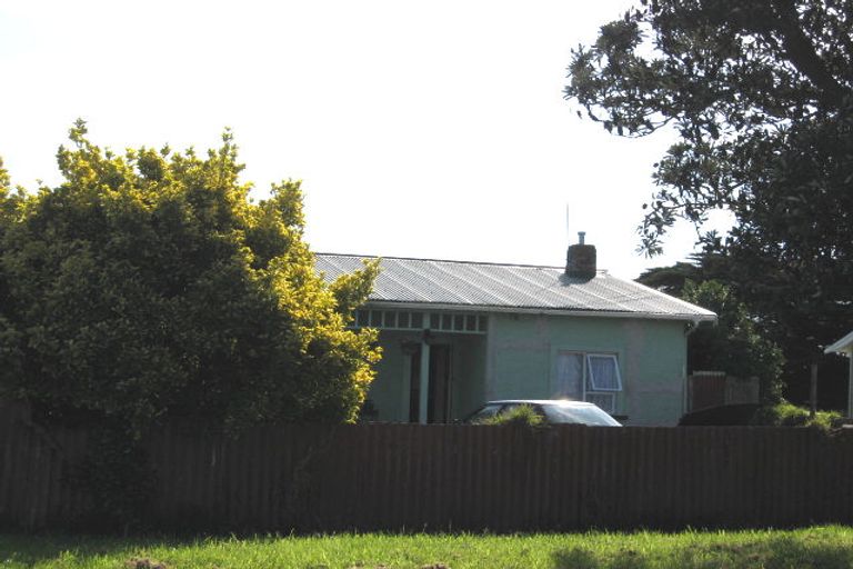 Photo of property in 16 Beach Road, Castlecliff, Whanganui, 4501