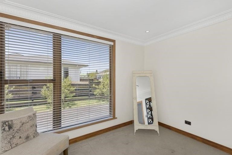 Photo of property in 118 Taikata Road, Te Atatu Peninsula, Auckland, 0610