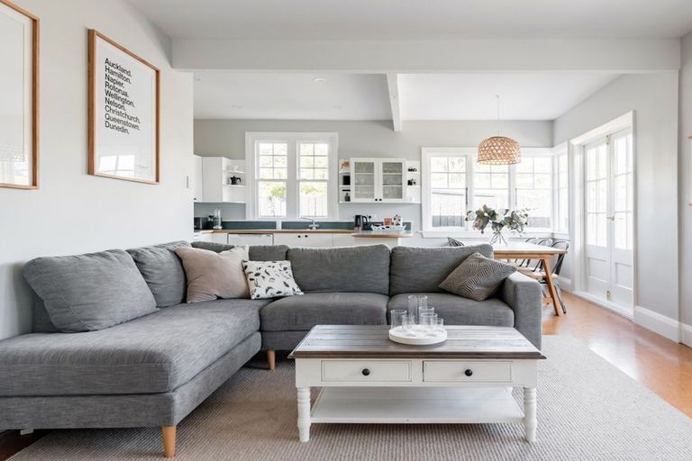 Photo of property in 17 Wilsons Road, Saint Martins, Christchurch, 8022