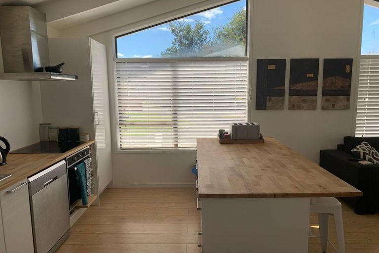 Photo of property in 2/42 Mirrabooka Avenue, Botany Downs, Auckland, 2010