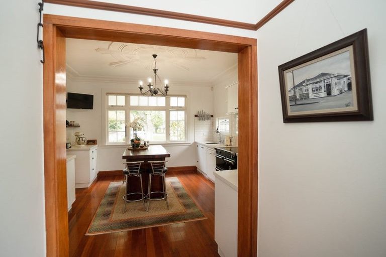 Photo of property in 37 Manapouri Crescent, Hokowhitu, Palmerston North, 4410