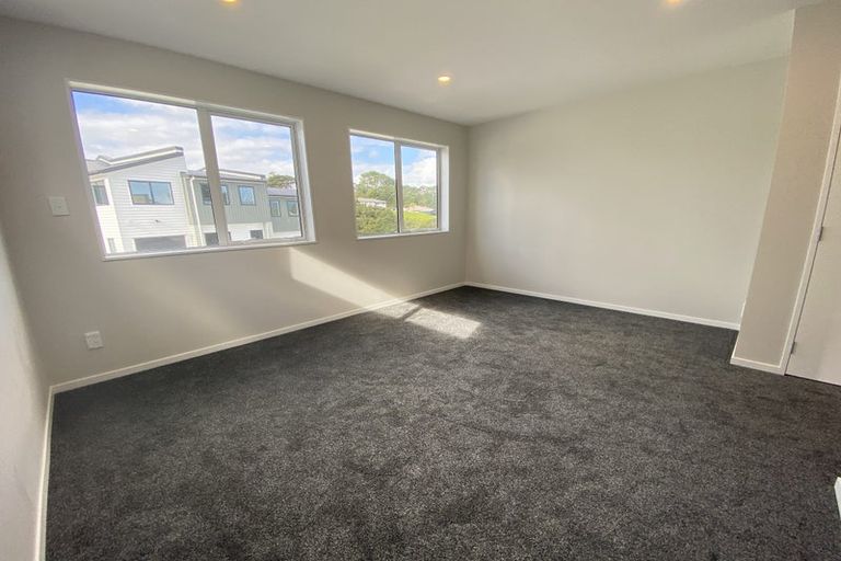 Photo of property in 35 Kaimai Avenue, Massey, Auckland, 0614