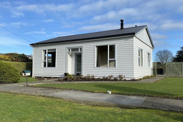 Photo of property in 82 Seaward Road, Edendale, 9825