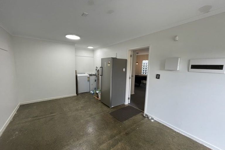 Photo of property in 29 Verdale Circle, Glen Eden, Auckland, 0602