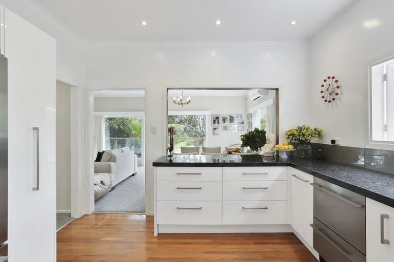 Photo of property in 16 Selwyn Avenue, Glen Eden, Auckland, 0602