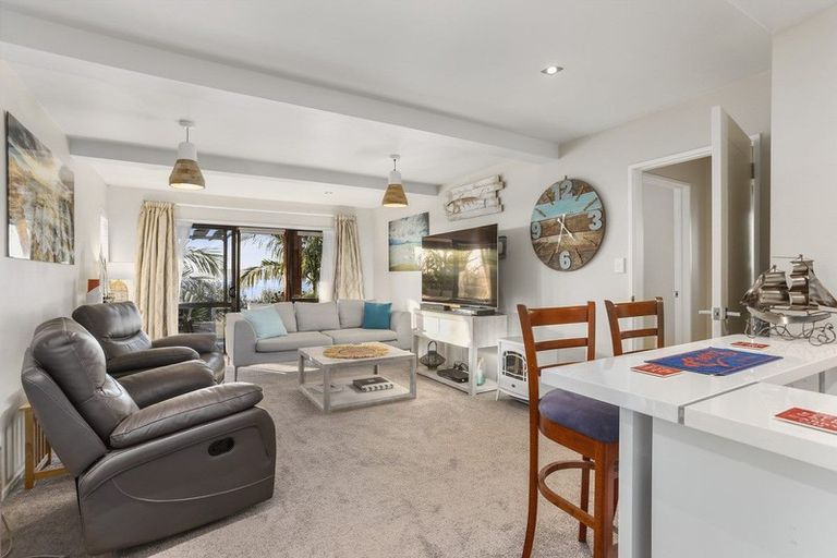 Photo of property in 64 Vipond Road, Stanmore Bay, Whangaparaoa, 0932