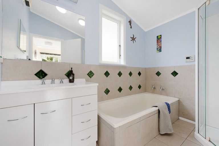 Photo of property in 328 Karori Road, Karori, Wellington, 6012