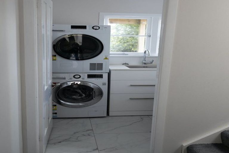 Photo of property in 1/27 Huka Road, Birkenhead, Auckland, 0626