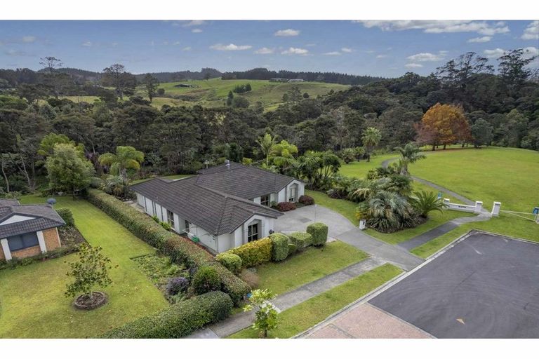 Photo of property in 16 Spinnaker Point, Haruru, 0204