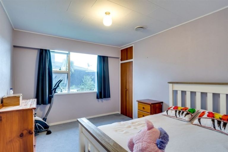 Photo of property in 2 Ashford Place, Havelock North, 4130