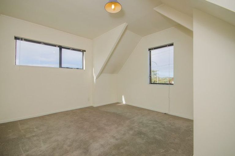 Photo of property in 1/3 Gloria Avenue, Te Atatu Peninsula, Auckland, 0610