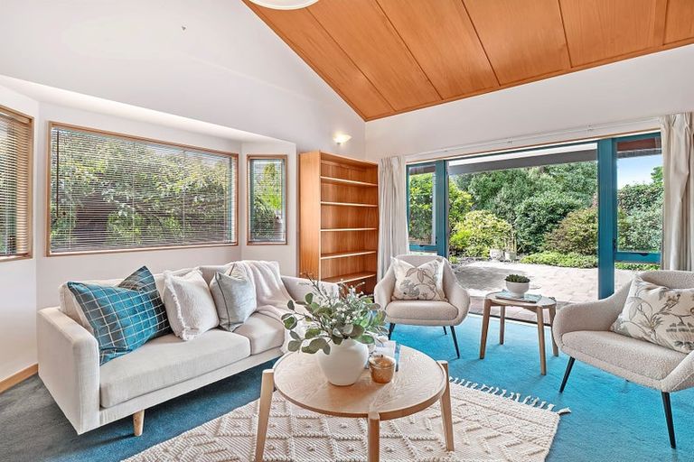 Photo of property in 3 Balcairn Place, Terrace End, Palmerston North, 4410