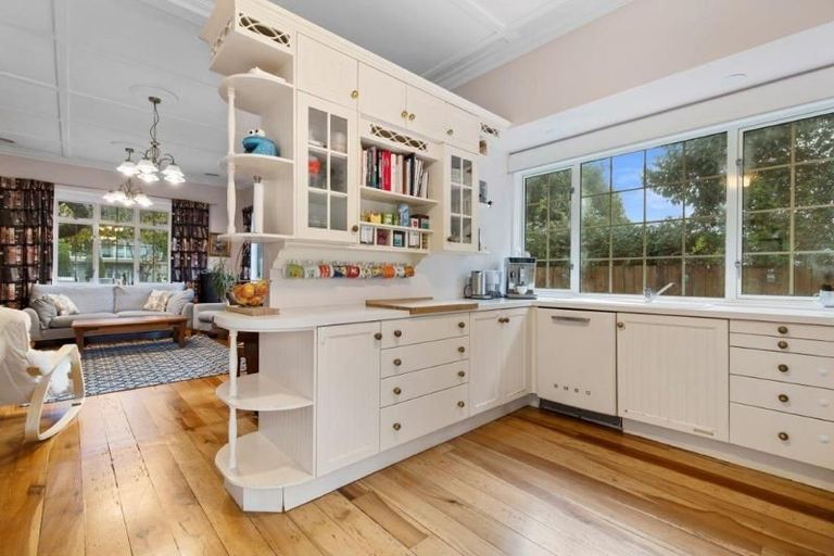 Photo of property in 1 Fow Street, Hamilton Central, Hamilton, 3204