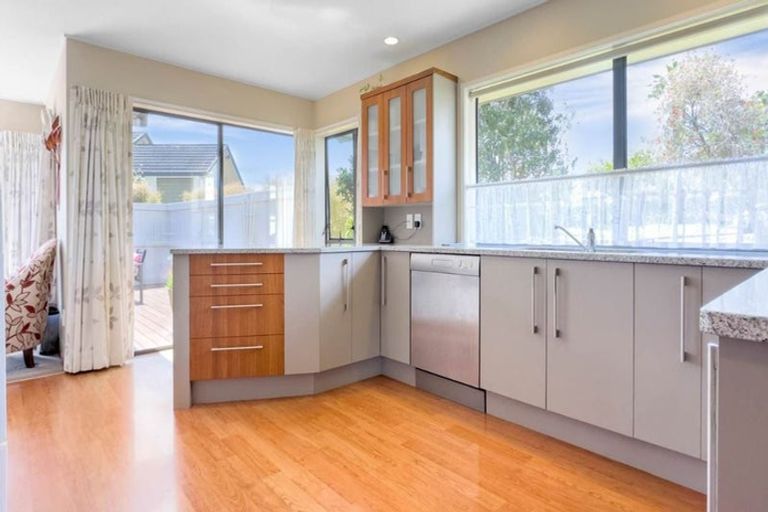 Photo of property in 18 Sharples Place, Somerville, Auckland, 2014