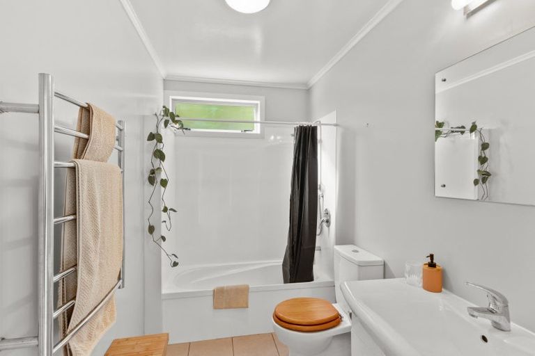 Photo of property in 33 Ward Drive, Opua, 0200