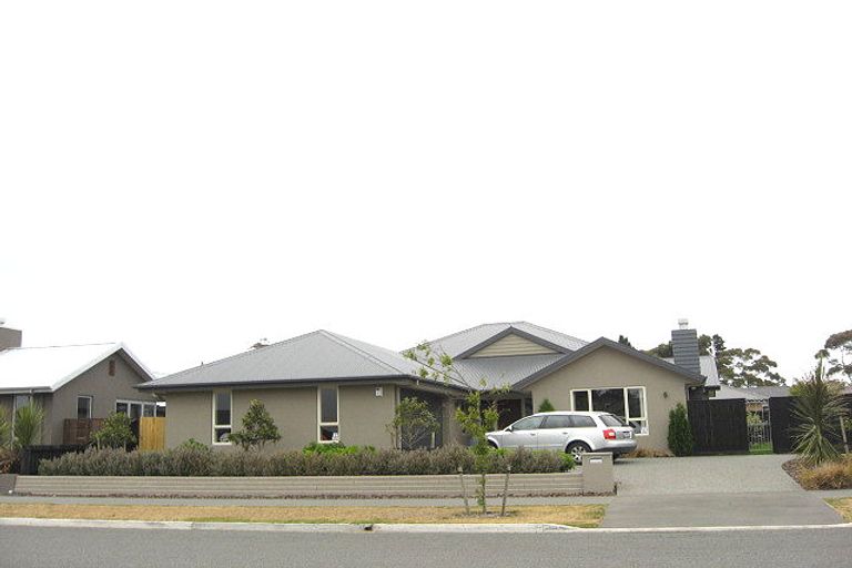 Photo of property in 12 Rothesay Road, Parklands, Christchurch, 8083