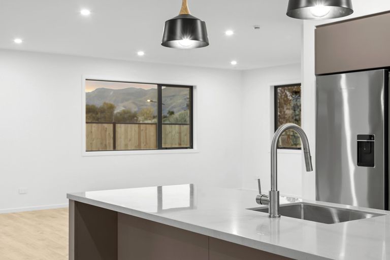 Photo of property in 6 Lake Mckay Drive, Luggate, 9382