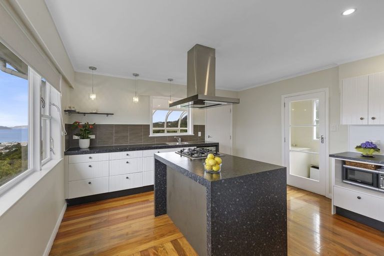 Photo of property in 115 Dowse Drive, Maungaraki, Lower Hutt, 5010