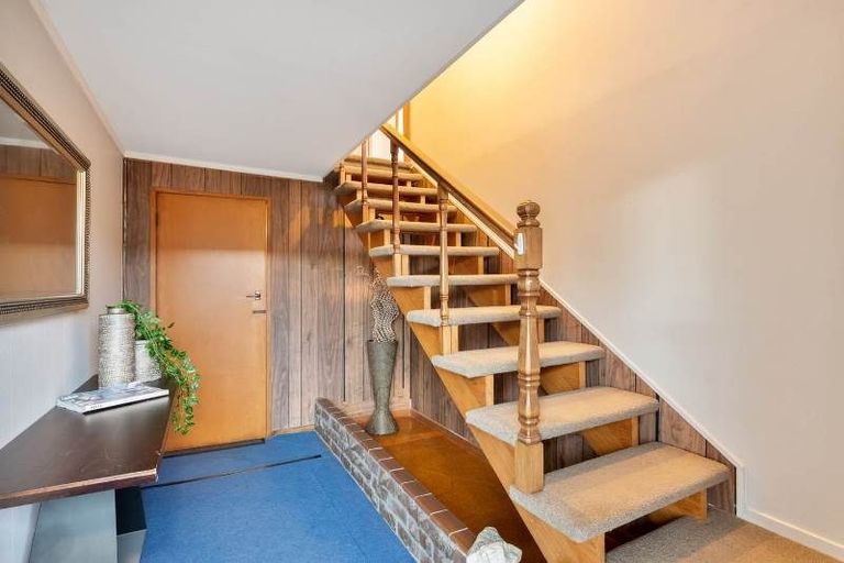 Photo of property in 2/90 Te Atatu Road, Te Atatu South, Auckland, 0610