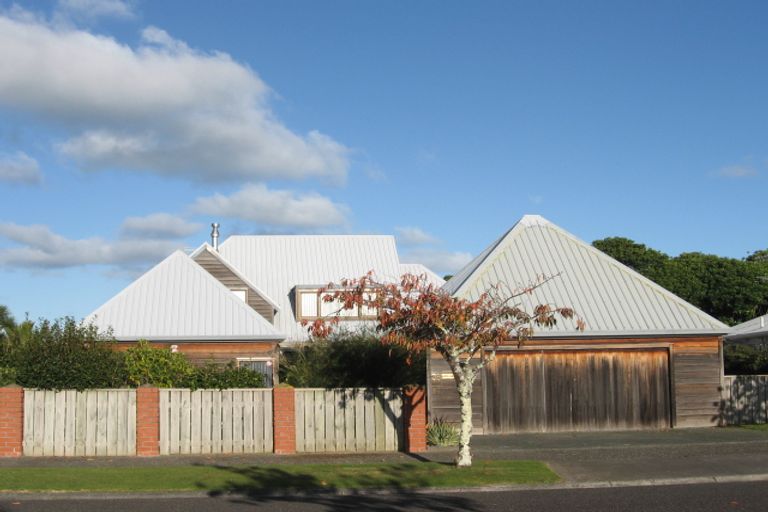 Photo of property in 35 Oriwa Crescent, Otaki, 5512